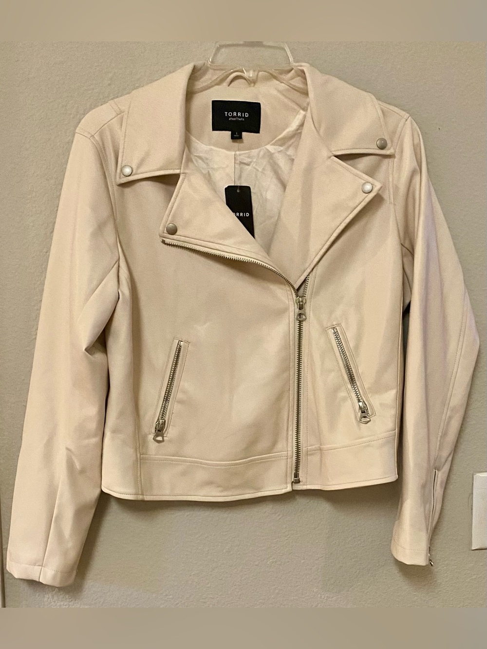 Torrid Cream Faux Leather Asymmetrical Moto Jacket - Size 1X - NWT!